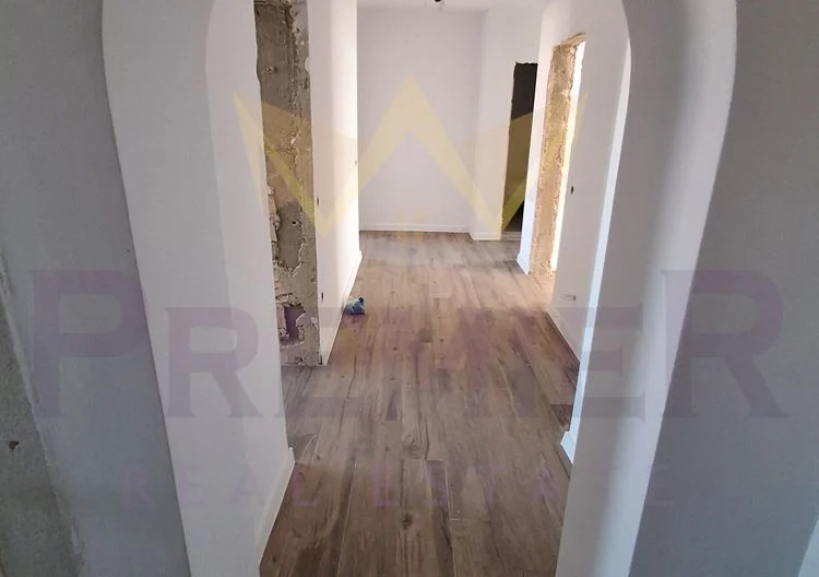 Просторен четиристаен апартамент до ключ Варна Лятно кино Тракия - - снимка 26 - Имоти Премиер