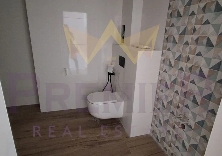 Просторен четиристаен апартамент до ключ Варна Лятно кино Тракия - - снимка 30 - Имоти Премиер