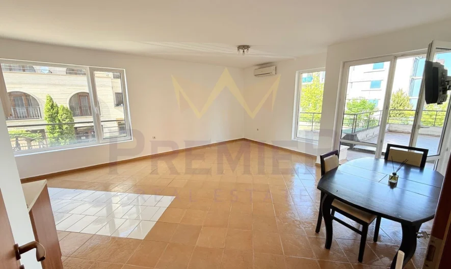 Просторен двустаен апартамент с голяма тераса в к.к. Слънчев бряг -  - снимка 1 - Имоти Премиер