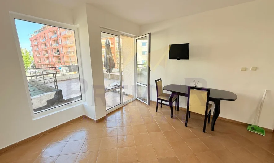 Просторен двустаен апартамент с голяма тераса в к.к. Слънчев бряг - - снимка 10 - Имоти Премиер