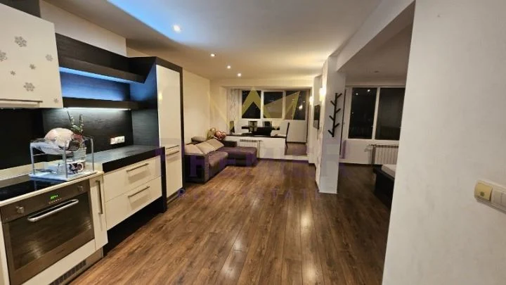 ПРОСТОРЕН ДВУСТАЕН АПАРТАМЕНТ С МОРСКА ПАНОРАМА - - снимка 1 - Имоти Премиер