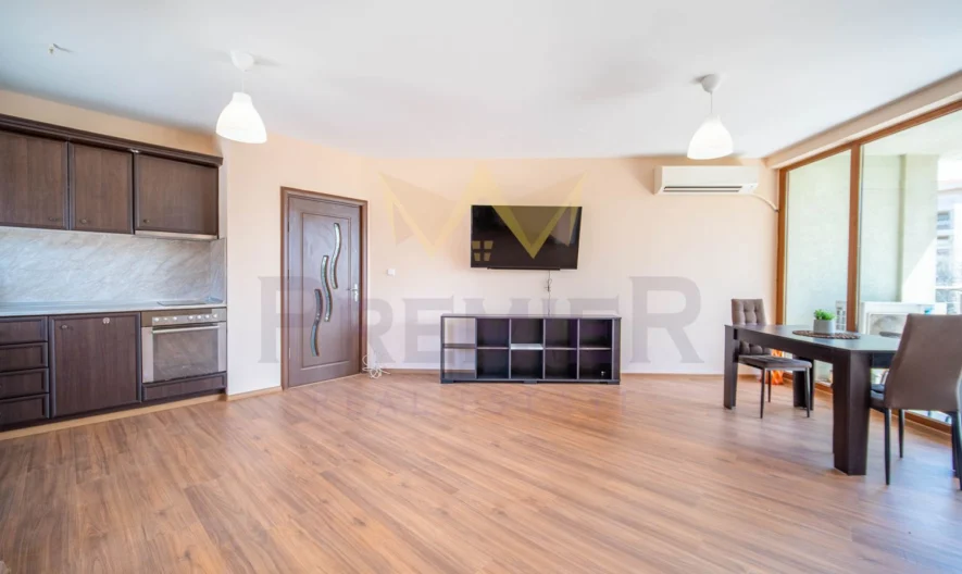 Просторен двустаен апартамент със закрито паркомясто в к.к. Св. Св. Константин и Елена - - снимка 1 - Имоти Премиер