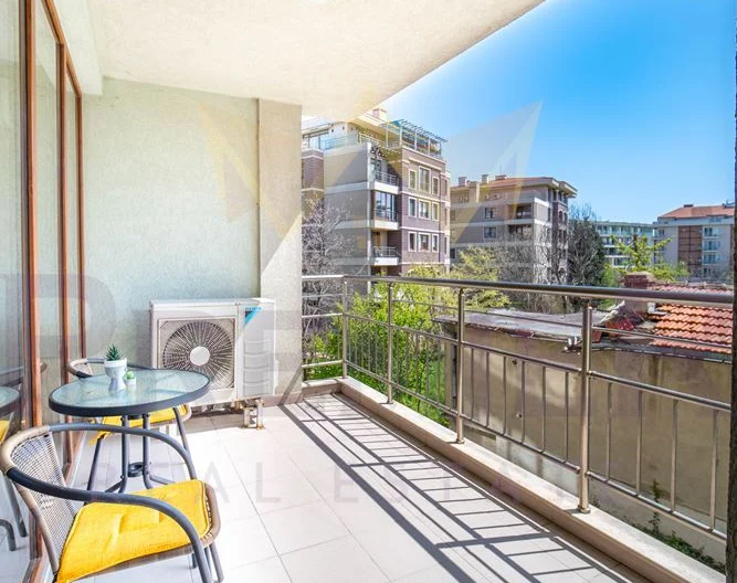 Просторен двустаен апартамент със закрито паркомясто в к.к. Св. Св. Константин и Елена -  - снимка 12 - Имоти Премиер