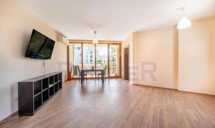 Просторен двустаен апартамент със закрито паркомясто в к.к. Св. Св. Константин и Елена - - снимка 2 - Имоти Премиер