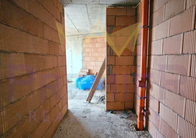 Просторен тристаен, 3-ти етаж от 6, с дрешник и 2 санитарни възела в Аспарухово -  - снимка 5 - Имоти Премиер