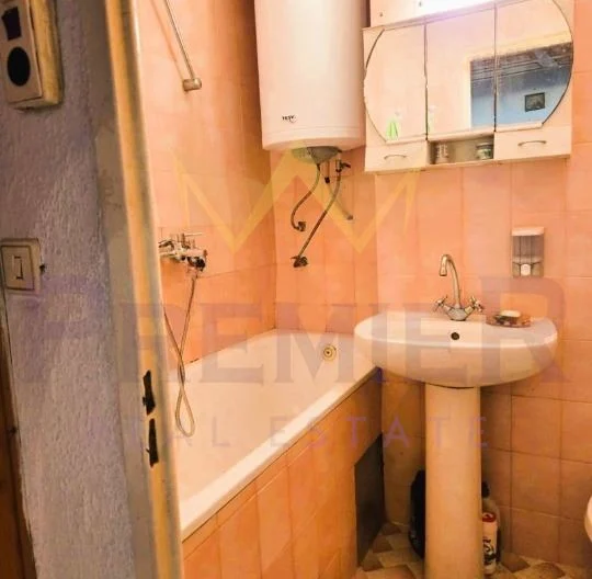 Просторен тристаен апартамент кв. Братя Миладинови -  - снимка 13 - Имоти Премиер