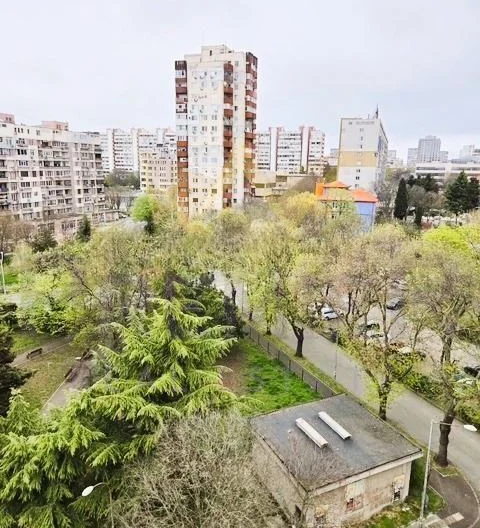 Просторен тристаен апартамент кв. Братя Миладинови -  - снимка 15 - Имоти Премиер