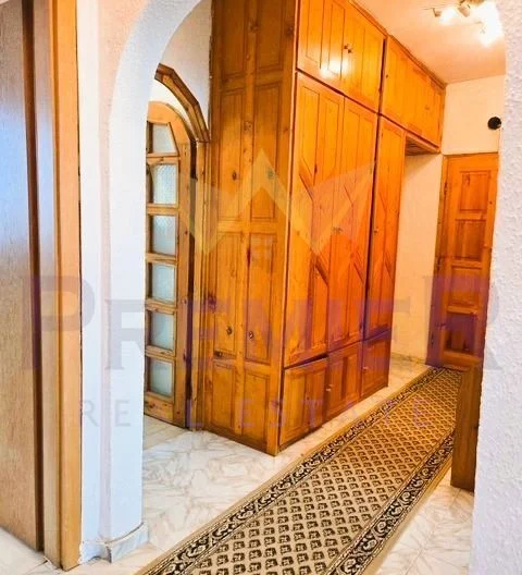 Просторен тристаен апартамент кв. Братя Миладинови -  - снимка 3 - Имоти Премиер