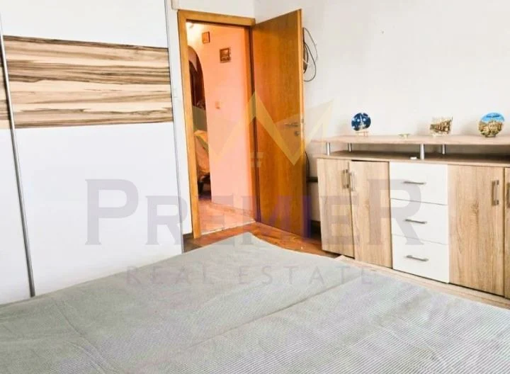 Просторен тристаен апартамент кв. Братя Миладинови -  - снимка 9 - Имоти Премиер