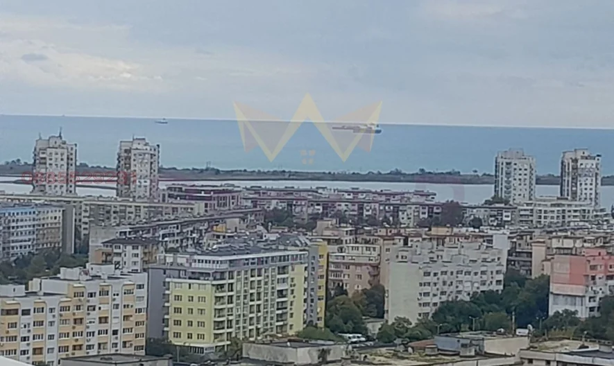 Просторен тристаен апартамент с панорамна морска гледка в к-с Славейков - - снимка 2 - Имоти Премиер