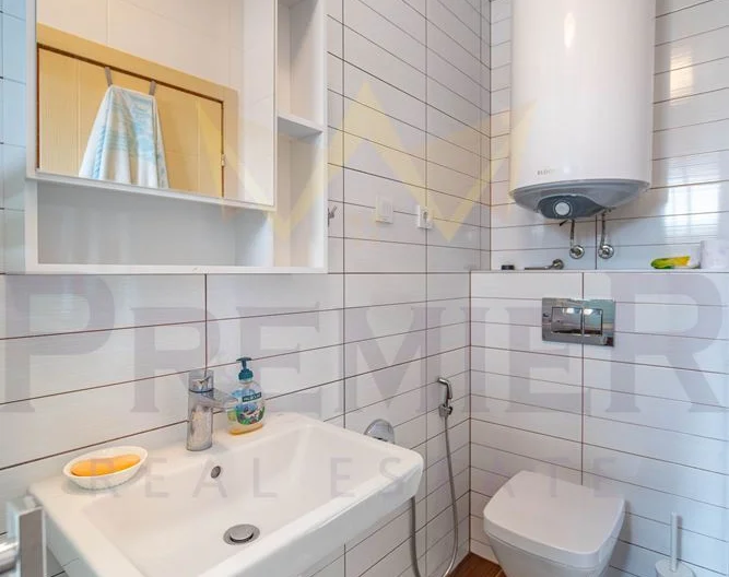 Просторен тристаен апартамент с възможност за паркиране в сърцето на града !! -  - снимка 12 - Имоти Премиер