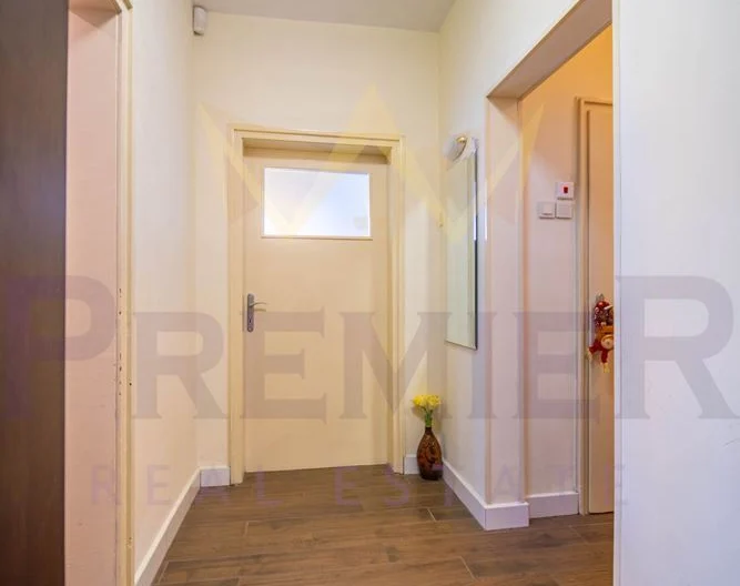 Просторен тристаен апартамент с възможност за паркиране в сърцето на града !! -  - снимка 14 - Имоти Премиер