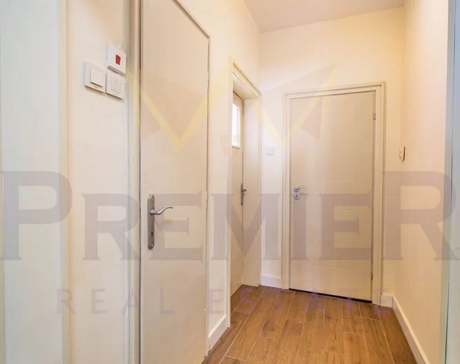 Просторен тристаен апартамент с възможност за паркиране в сърцето на града !! - - снимка 16 - Имоти Премиер