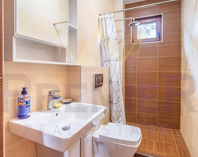 Просторен тристаен апартамент с възможност за паркиране в сърцето на града !! -  - снимка 16 - Имоти Премиер