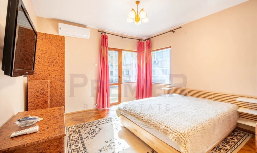 Просторен тристаен апартамент с възможност за паркиране в сърцето на града !! - - снимка 18 - Имоти Премиер