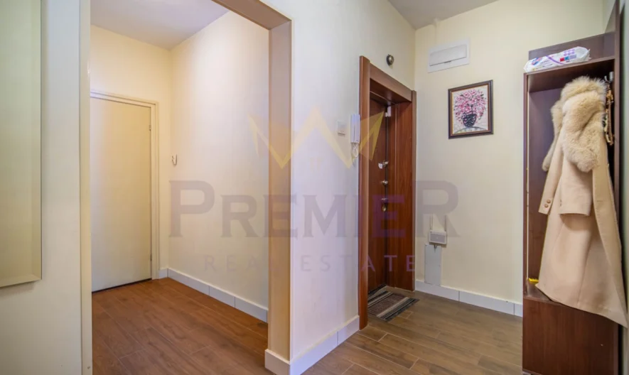 Просторен тристаен апартамент с възможност за паркиране в сърцето на града !! -  - снимка 21 - Имоти Премиер