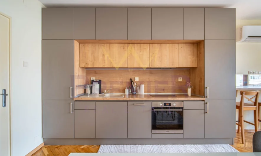 Просторен тристаен апартамент с възможност за паркиране в сърцето на града !! -  - снимка 3 - Имоти Премиер