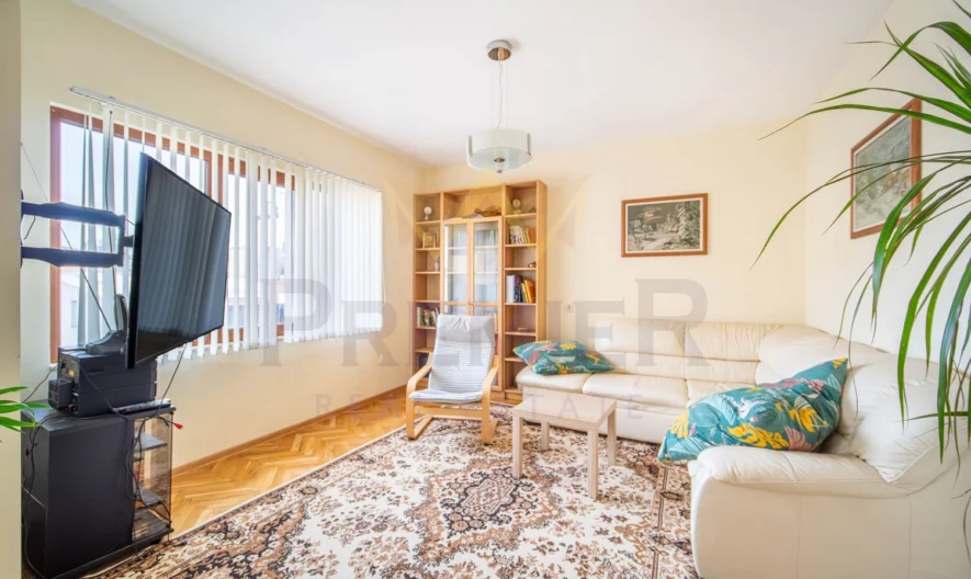 Просторен тристаен апартамент с възможност за паркиране в сърцето на града !! - - снимка 5 - Имоти Премиер