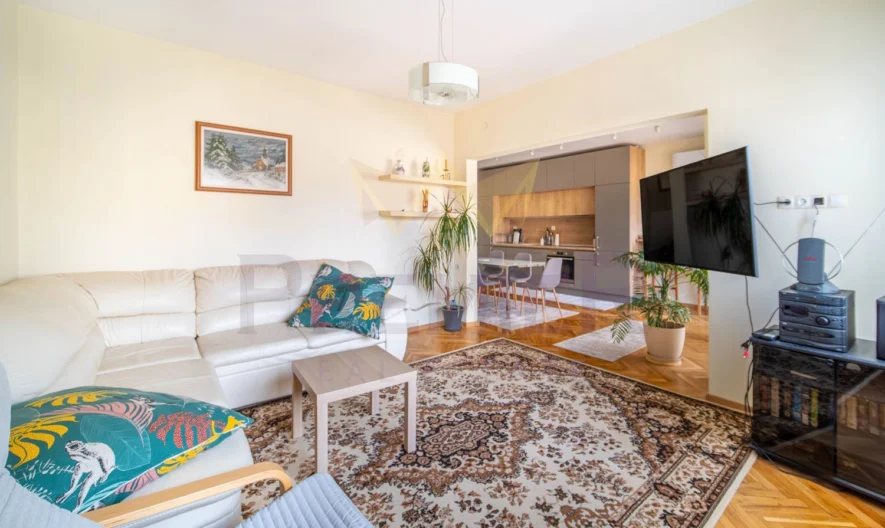 Просторен тристаен апартамент с възможност за паркиране в сърцето на града !! -  - снимка 5 - Имоти Премиер