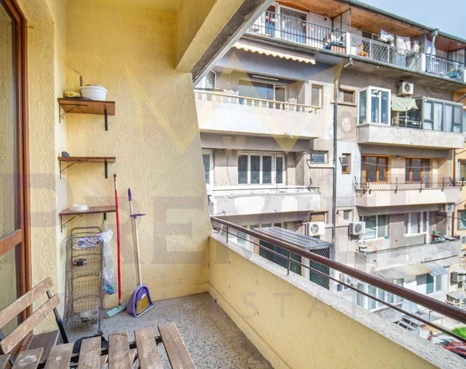 Просторен тристаен апартамент с възможност за паркиране в сърцето на града !! -  - снимка 7 - Имоти Премиер