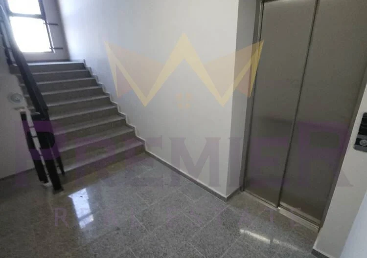 просторен тристаен апартамент в гр. Бургас, ж.к. Меден рудник, зона D - - снимка 7 - Имоти Премиер