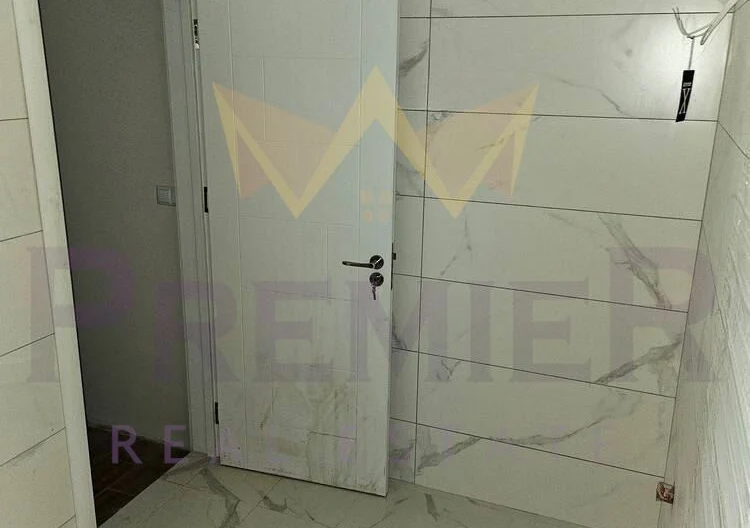 просторен тристаен апартамент в гр. Бургас, ж.к. Меден рудник, зона D - - снимка 8 - Имоти Премиер