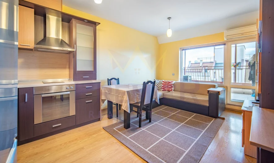 ПРОСТОРЕН ТРИСТАЕН АПАРТАМЕНТ, ж.к. Възраждане 1, гр. Варна -  - снимка 1 - Имоти Премиер