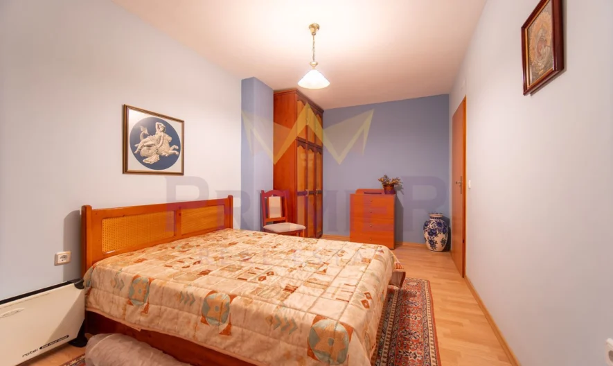 Просторен тристаен тухлен  апартамент с подземен гараж , находящ се в гр Добрич , до Езикова гимназия -  - снимка 10 - Имоти Премиер