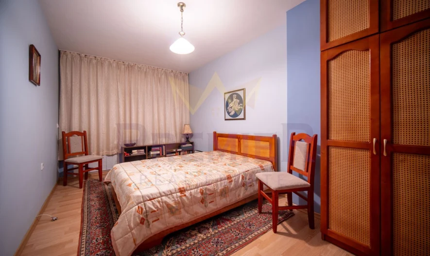 Просторен тристаен тухлен  апартамент с подземен гараж , находящ се в гр Добрич , до Езикова гимназия -  - снимка 12 - Имоти Премиер