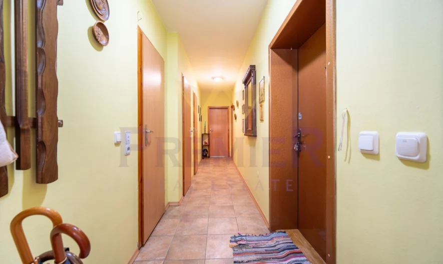 Просторен тристаен тухлен  апартамент с подземен гараж , находящ се в гр Добрич , до Езикова гимназия -  - снимка 15 - Имоти Премиер