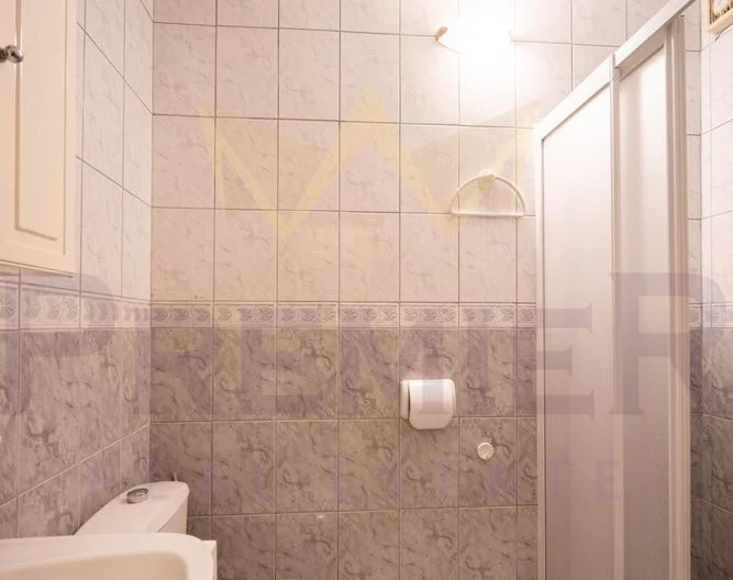 Просторен тристаен тухлен  апартамент с подземен гараж , находящ се в гр Добрич , до Езикова гимназия -  - снимка 16 - Имоти Премиер