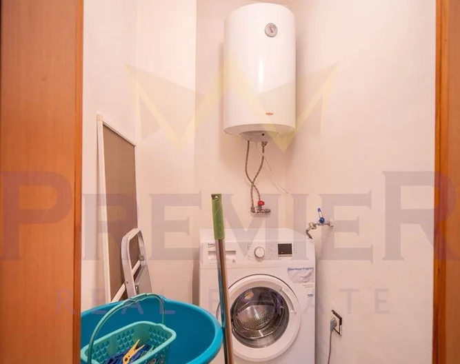 Просторен тристаен тухлен  апартамент с подземен гараж , находящ се в гр Добрич , до Езикова гимназия -  - снимка 19 - Имоти Премиер