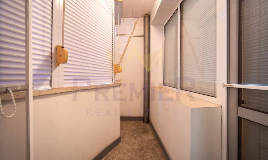 Просторен тристаен тухлен  апартамент с подземен гараж , находящ се в гр Добрич , до Езикова гимназия -  - снимка 20 - Имоти Премиер