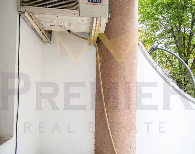 Просторен тристаен тухлен  апартамент с подземен гараж , находящ се в гр Добрич , до Езикова гимназия -  - снимка 25 - Имоти Премиер