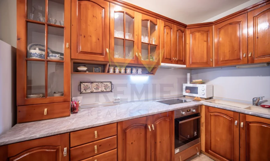 Просторен тристаен тухлен  апартамент с подземен гараж , находящ се в гр Добрич , до Езикова гимназия -  - снимка 7 - Имоти Премиер