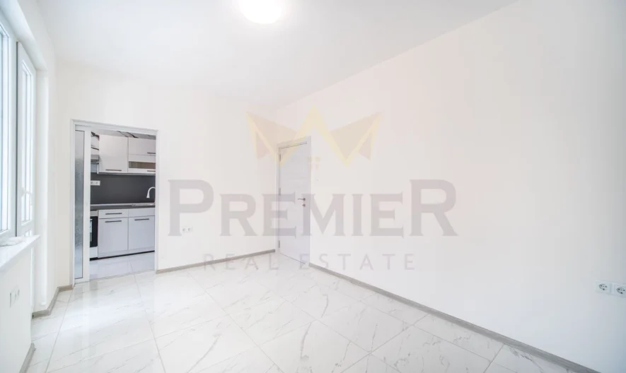 Просторен тристаен в центъра на Варна -  - снимка 1 - Имоти Премиер