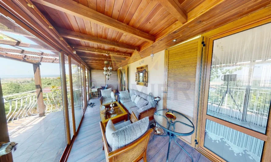 Просторна двуетажна къща с басейн в Кошарица -  - снимка 20 - Имоти Премиер