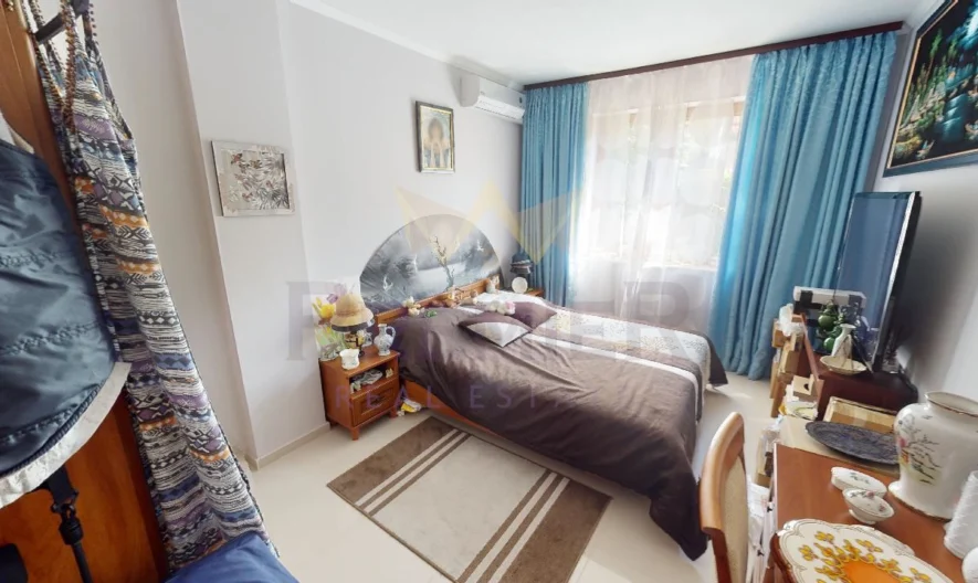 Просторна двуетажна къща с басейн в Кошарица -  - снимка 5 - Имоти Премиер