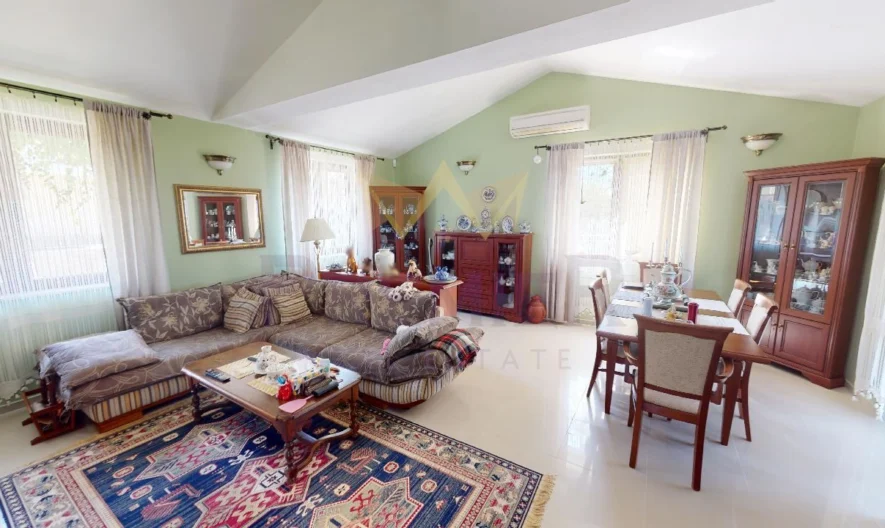 Просторна двуетажна къща с басейн в Кошарица -  - снимка 9 - Имоти Премиер