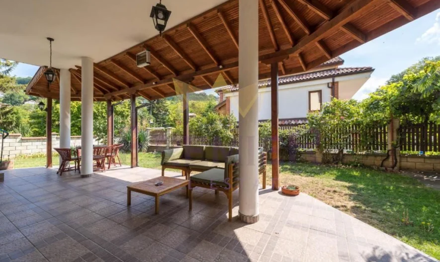 Просторна двуетажна къща в предпочитания район на гр. Балчик – близо до Ботаническата градина и морето -  - снимка 3 - Имоти Премиер