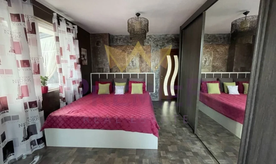 Просторна къща 320 кв.м. с двор 1000 кв.м. близо до Бургас -  - снимка 1 - Имоти Премиер