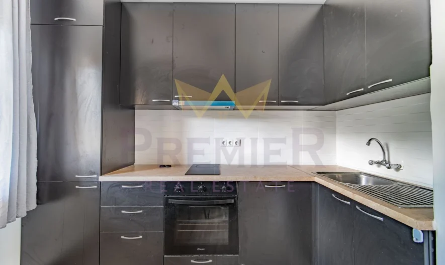 Просторна къща на четири нива с двор и паркоместа в кв. Виница - - снимка 10 - Имоти Премиер