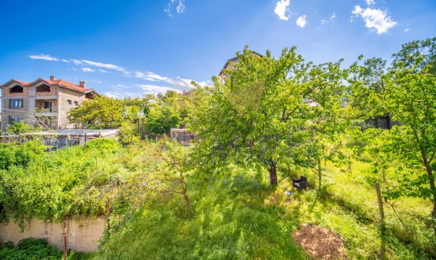 Просторна къща на четири нива с двор и паркоместа в кв. Виница - - снимка 23 - Имоти Премиер