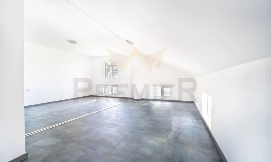 Просторна къща на четири нива с двор и паркоместа в кв. Виница - - снимка 25 - Имоти Премиер