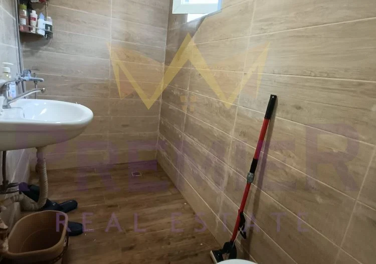 Просторна къща на четири нива с двор и паркоместа в кв. Виница - - снимка 34 - Имоти Премиер