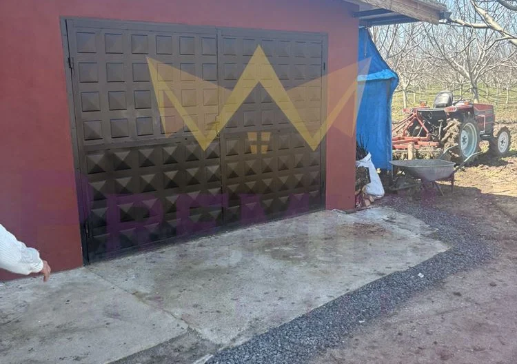 Просторна къща с 20 декара орехови насаждения със собствен водоизточник в с. Малка поляна -  - снимка 10 - Имоти Премиер