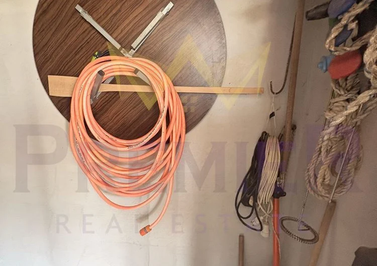 Просторна къща с 20 декара орехови насаждения със собствен водоизточник в с. Малка поляна -  - снимка 17 - Имоти Премиер