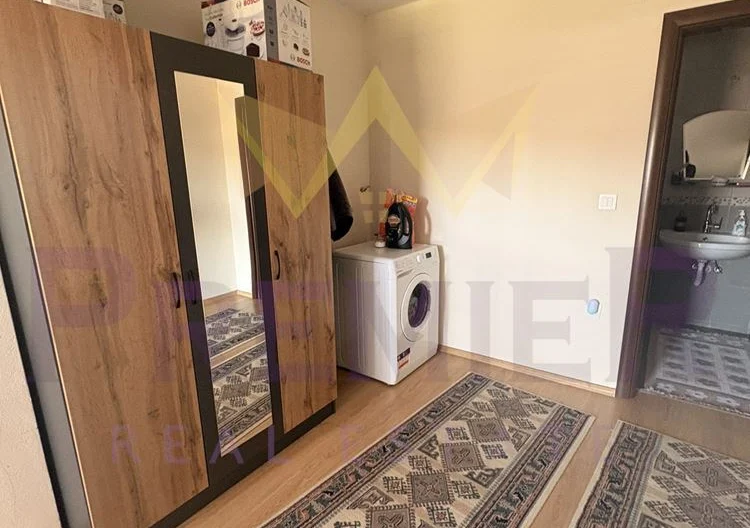 Просторна къща с 20 декара орехови насаждения със собствен водоизточник в с. Малка поляна -  - снимка 20 - Имоти Премиер