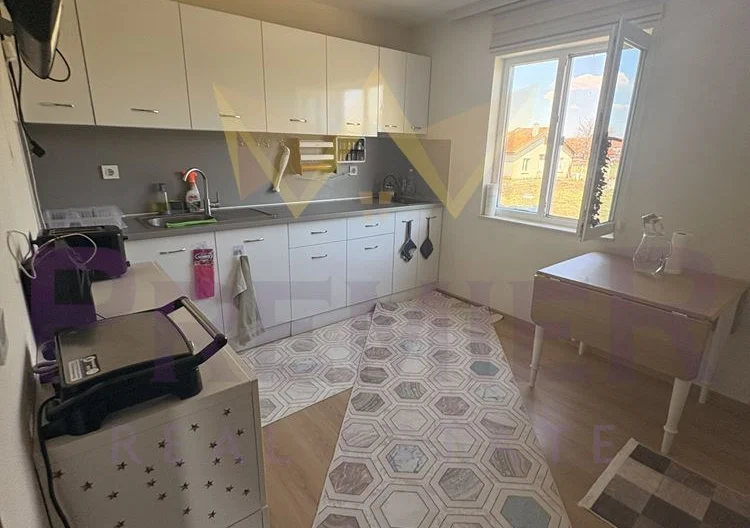 Просторна къща с 20 декара орехови насаждения със собствен водоизточник в с. Малка поляна -  - снимка 28 - Имоти Премиер