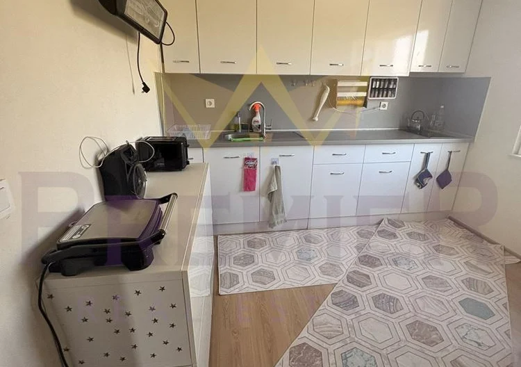 Просторна къща с 20 декара орехови насаждения със собствен водоизточник в с. Малка поляна -  - снимка 29 - Имоти Премиер